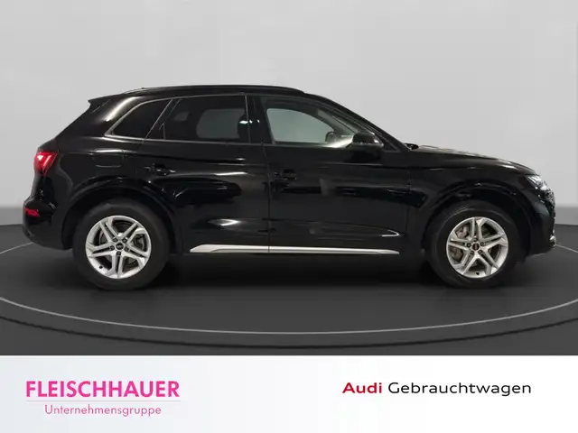 Audi Q5 view 8