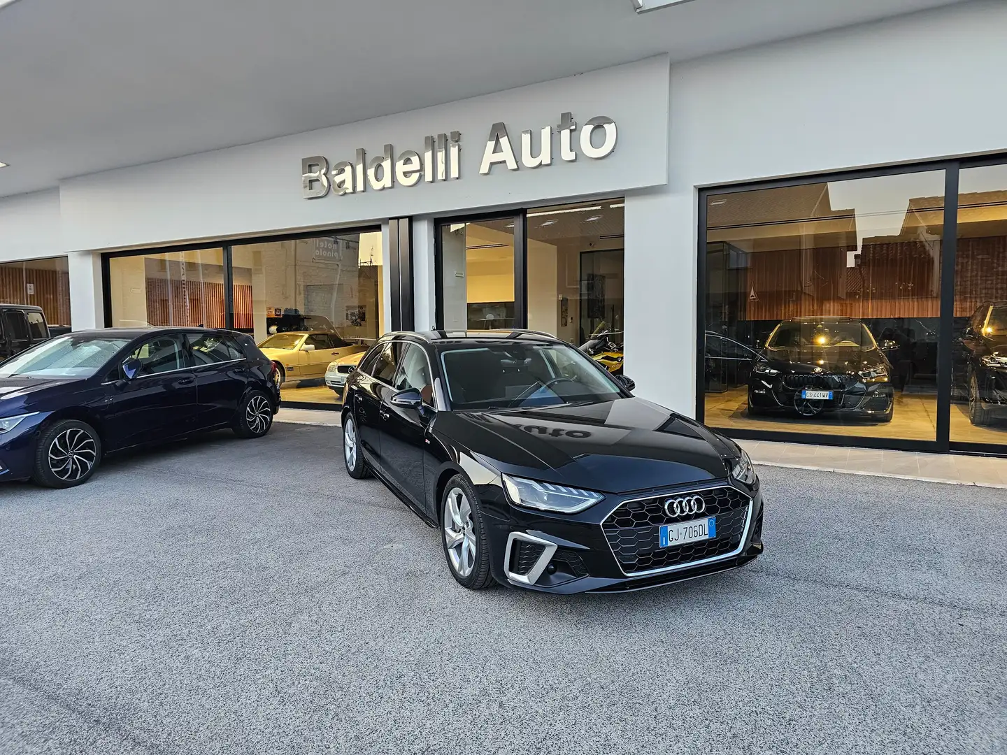 Audi A4 Avant 40 TDI 204CV MHEV Stronic Sline Noir - 1
