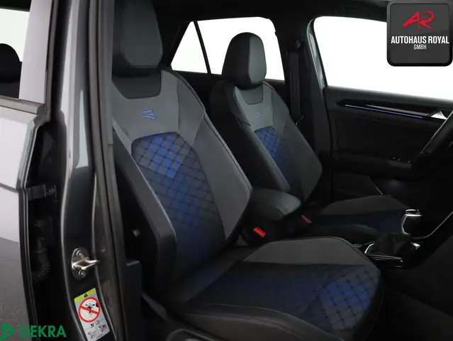 Volkswagen T-Roc view 10