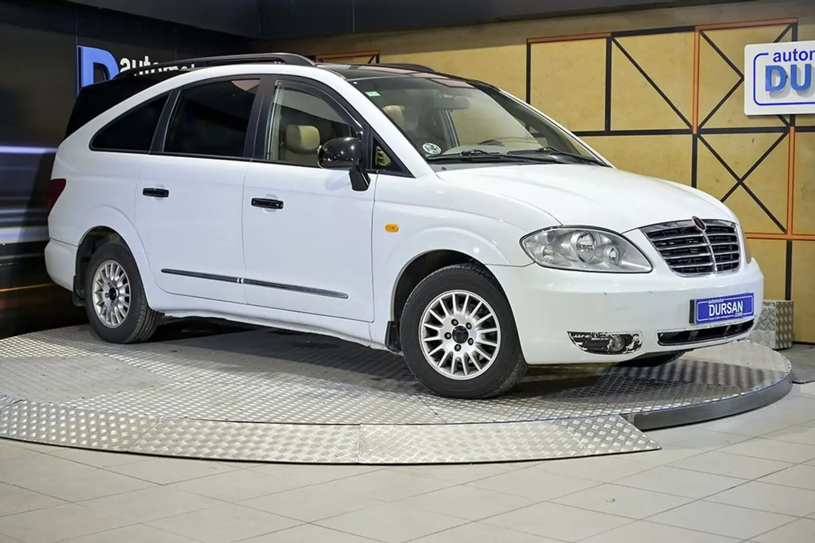 SsangYong Rodius 270Xdi Limited Blanc - 2