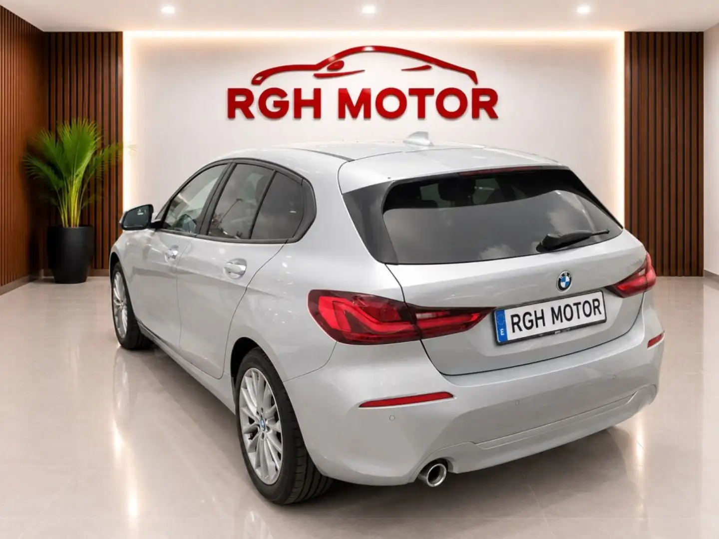 BMW BMW Serie 1 Berlina  Manual de 5 Puertas Gris - 2