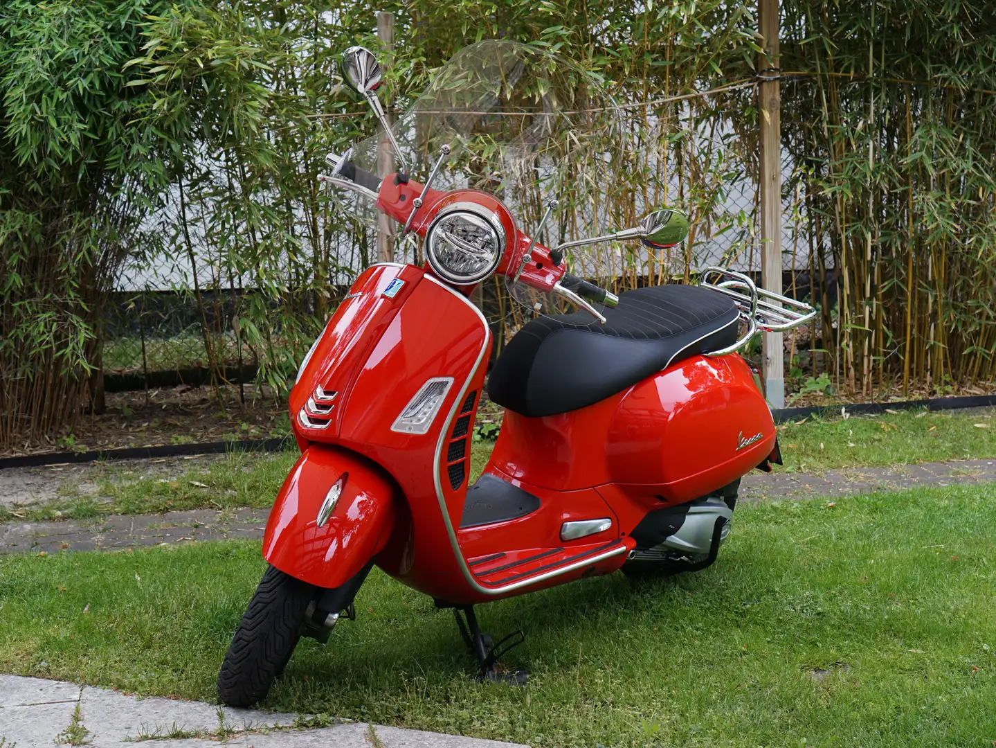 Vespa GTS Super 300 Rot - 1