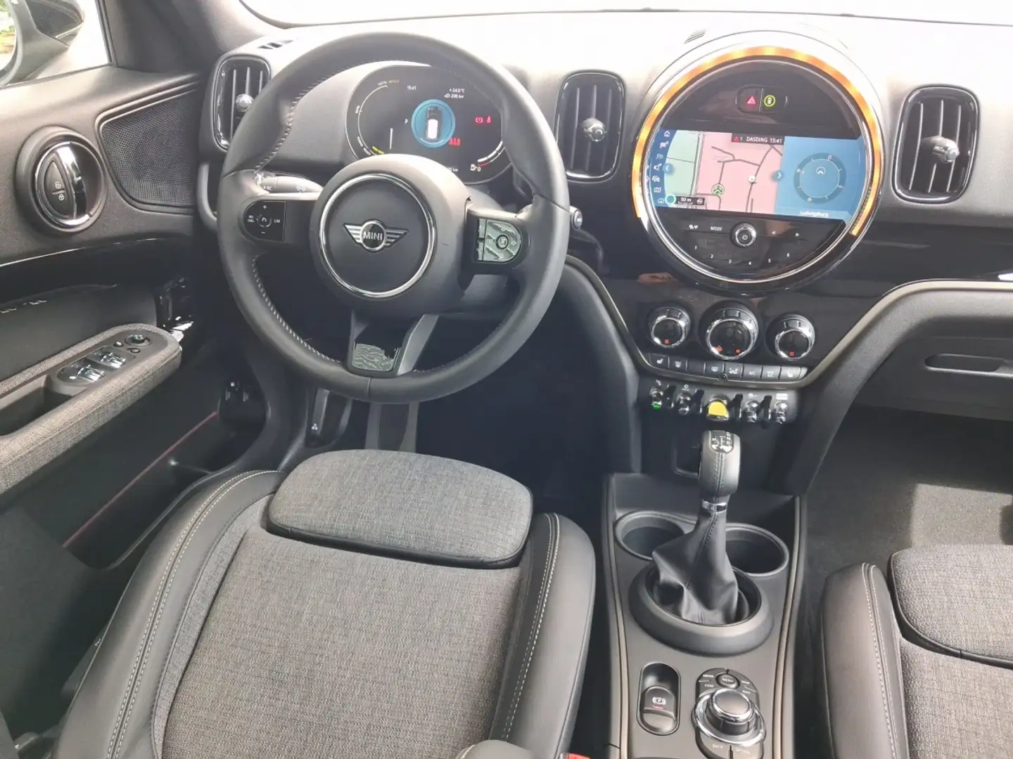 MINI Cooper SE ALL4 LED Navi RFK ParkAss Klima SHZ Černá - 2