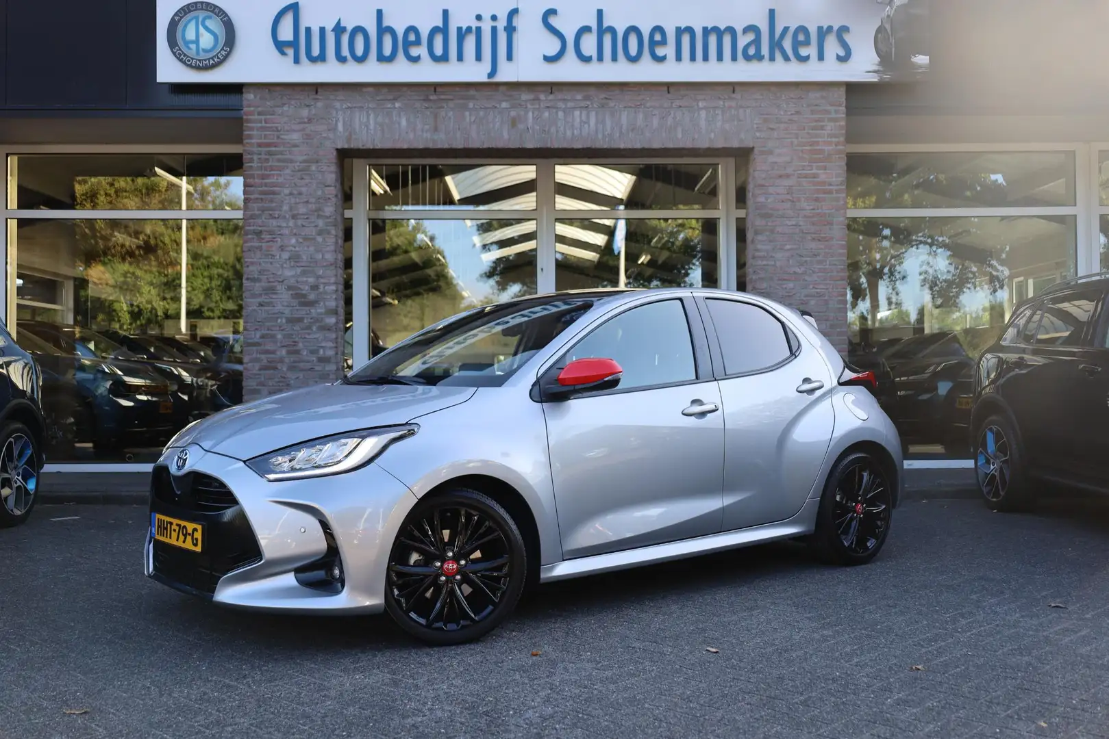 Toyota Yaris 1.5 Hybrid Executive PANO CARPLAY HALF-LEER STOEL/ Grau - 1