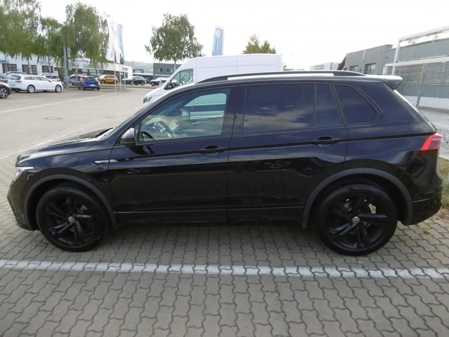 Volkswagen Tiguan 2.0 TDI DPF 4Motion R-Line Klima Navi Schwarz - 2