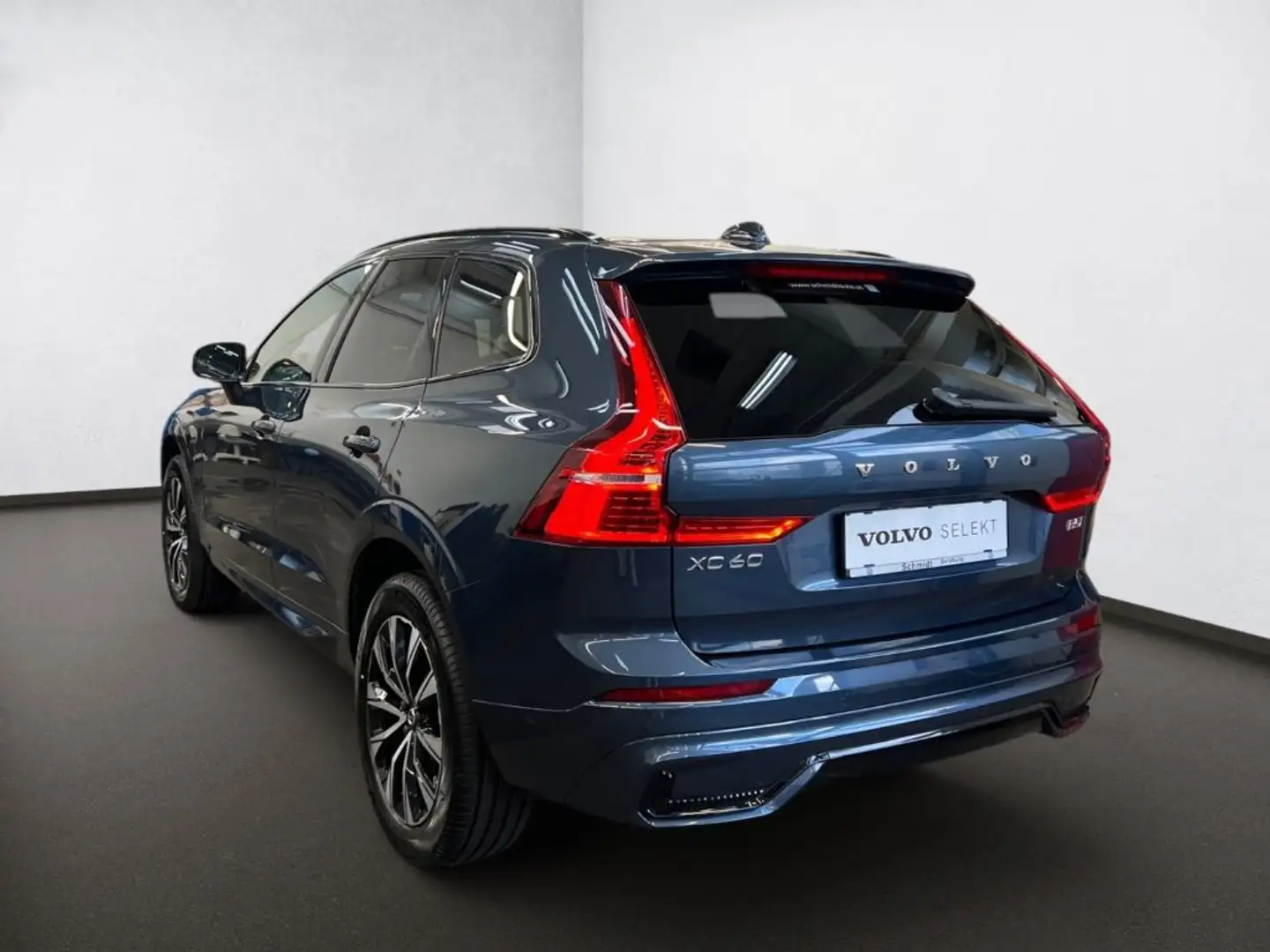 Volvo XC60 B5 AWD Plus Dark Geartronic Blau - 2