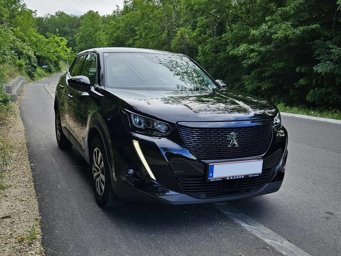 Peugeot 2008 2008 PureTech 100 S Schwarz - 1