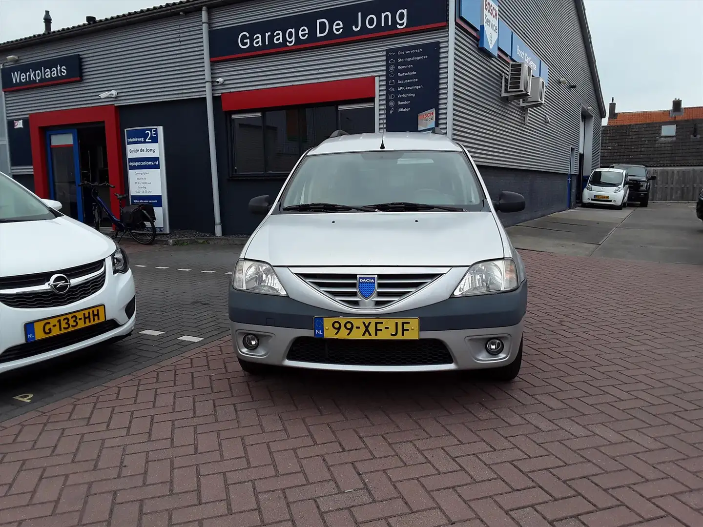 Dacia Logan 1.6 16V MCV 64KW 7P Lauréate Grijs - 1