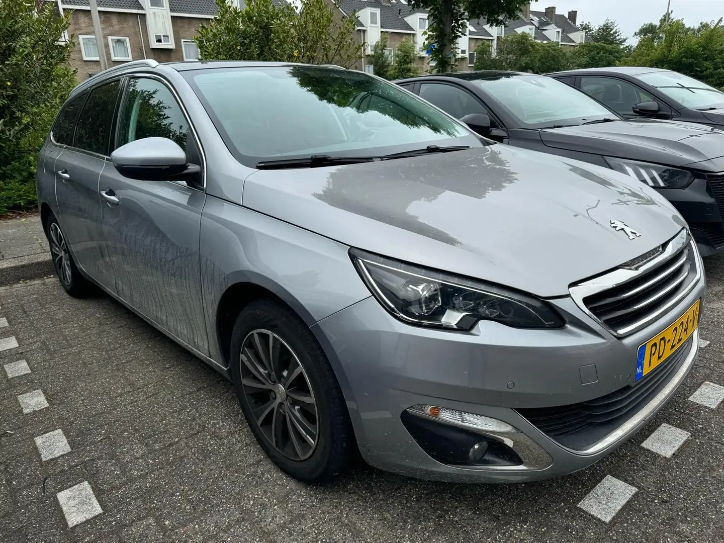 Peugeot 308 SW 1.2 PureTech Allure Grijs - 2