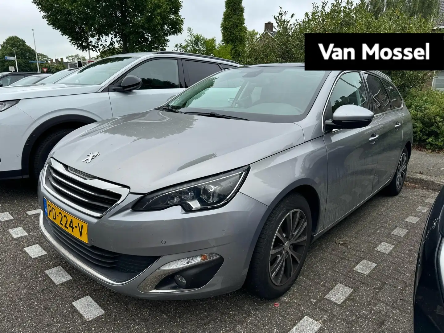 Peugeot 308 SW 1.2 PureTech Allure Grijs - 1