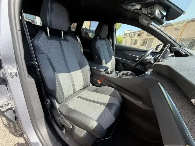 Peugeot 3008 view 11