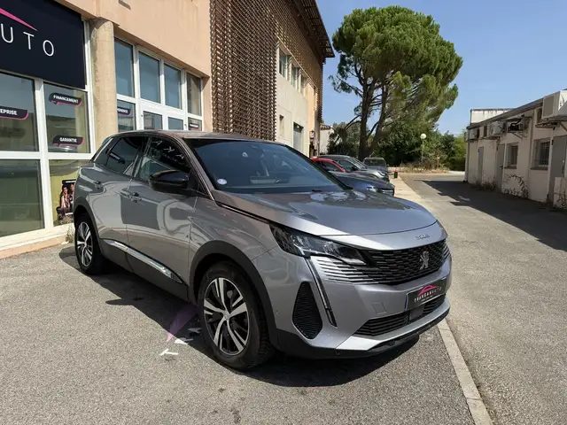 Peugeot 3008 view 3