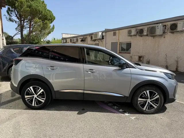 Peugeot 3008 view 4
