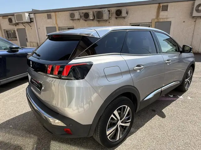 Peugeot 3008 view 5