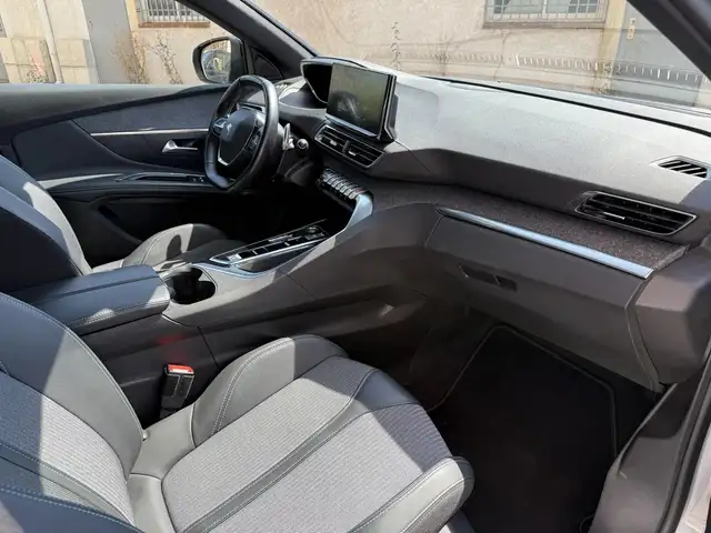 Peugeot 3008 view 12