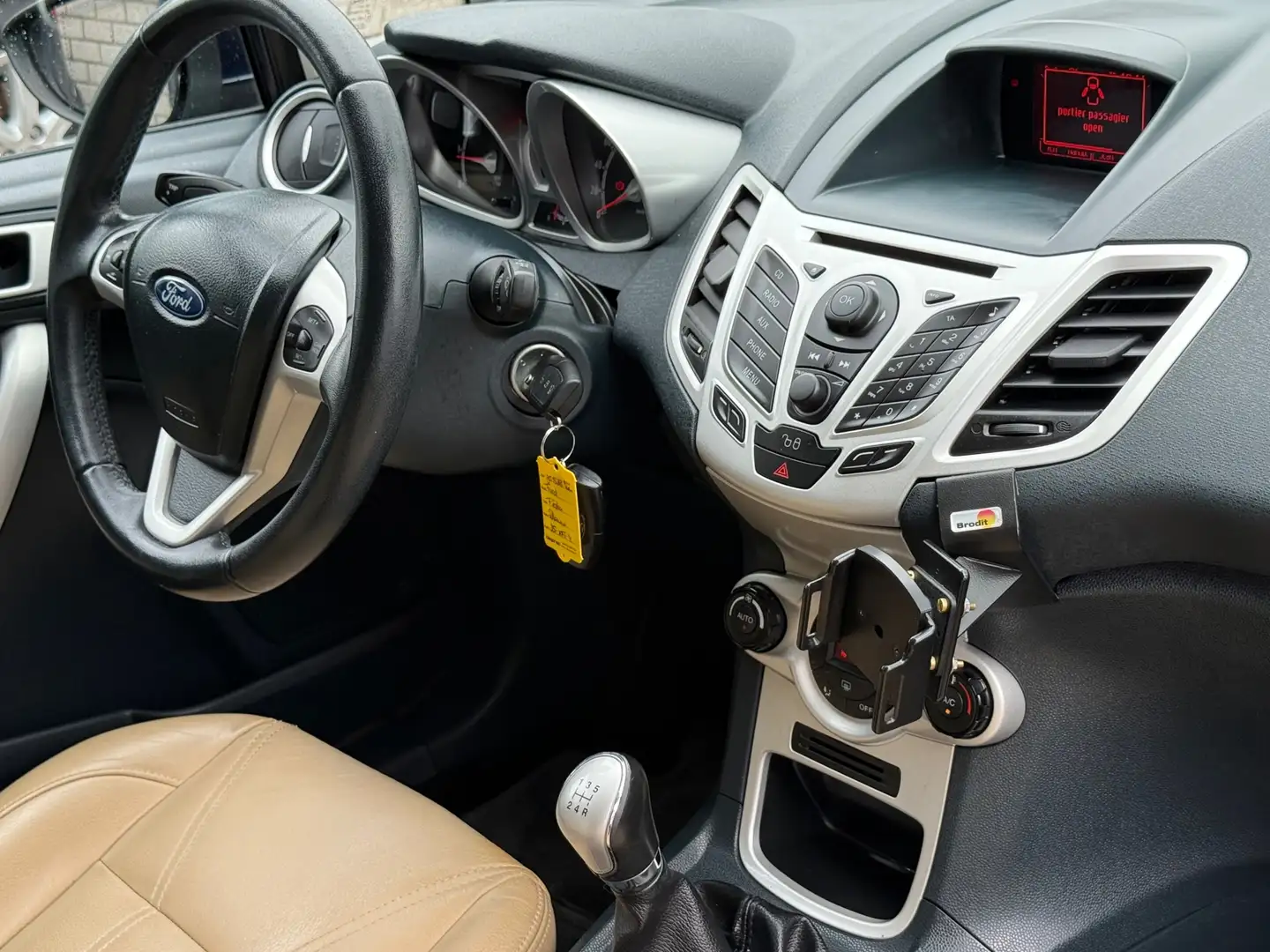 Ford Fiesta 1.25 Titanium Leder bekleding Airco Cruise Pdc Nie Blauw - 2