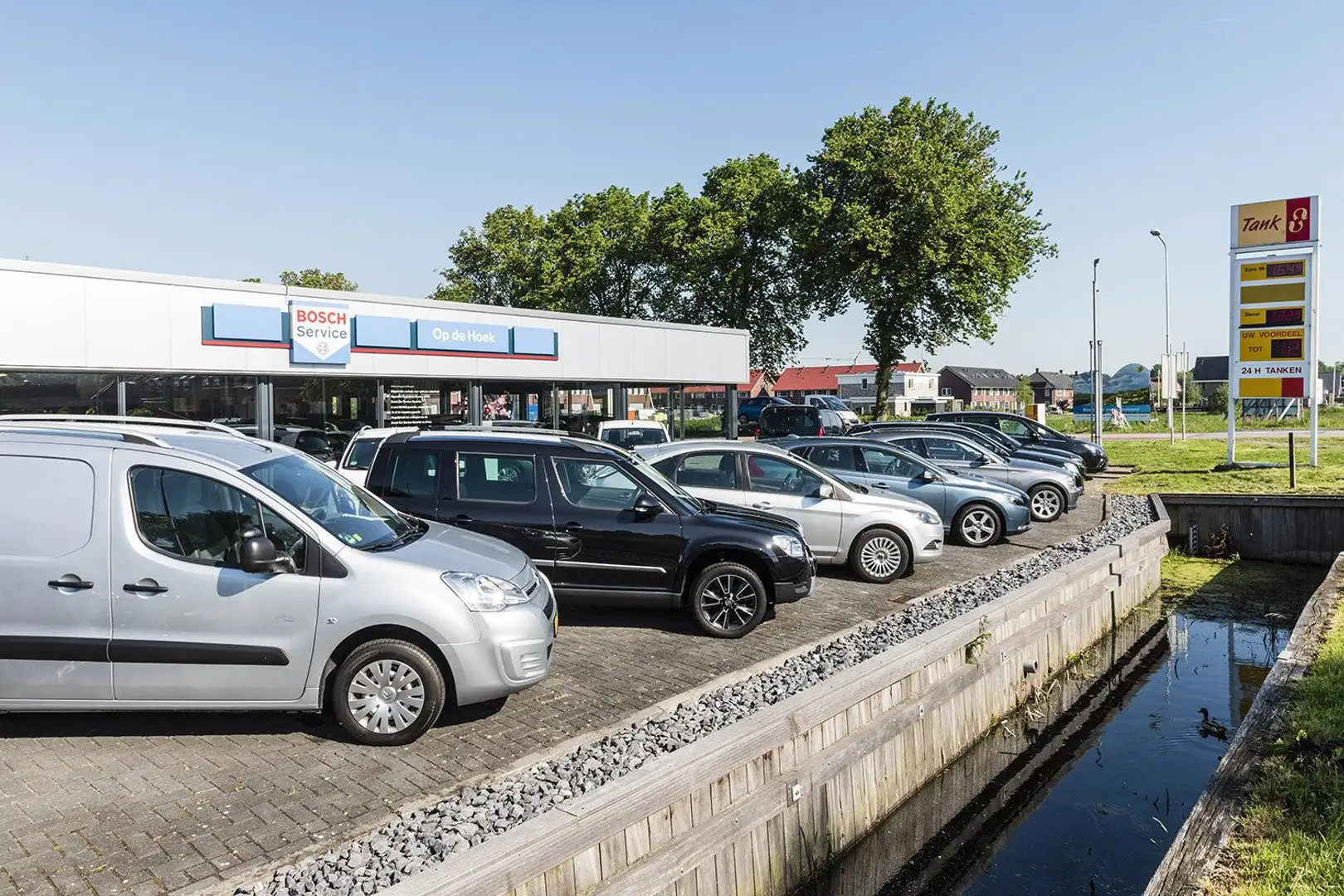 Dacia Duster 4WD 1.3 TCe 4x4 Essential awd AIRCO TREKHAAK Zwart - 2