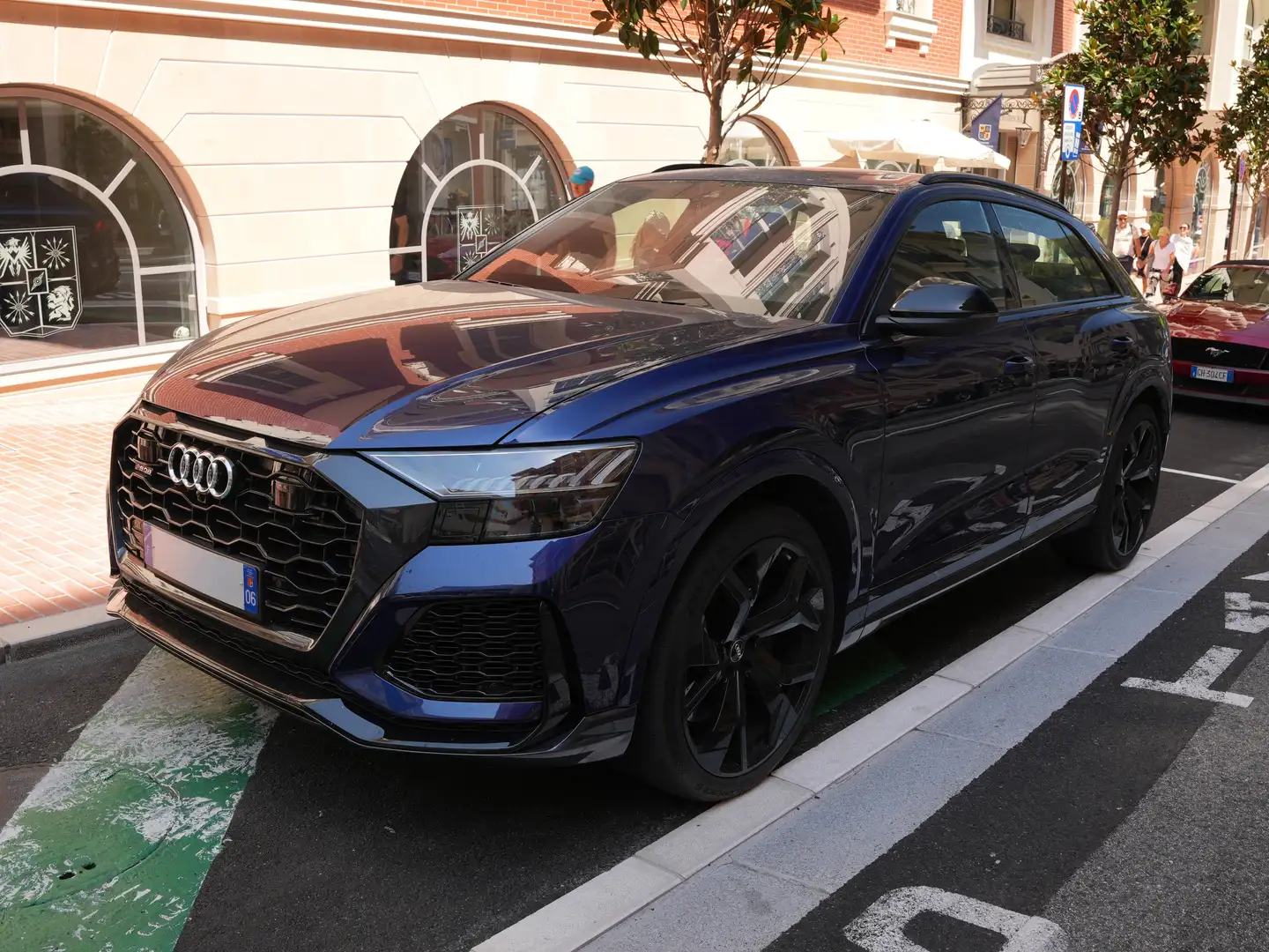 AUDI Q8