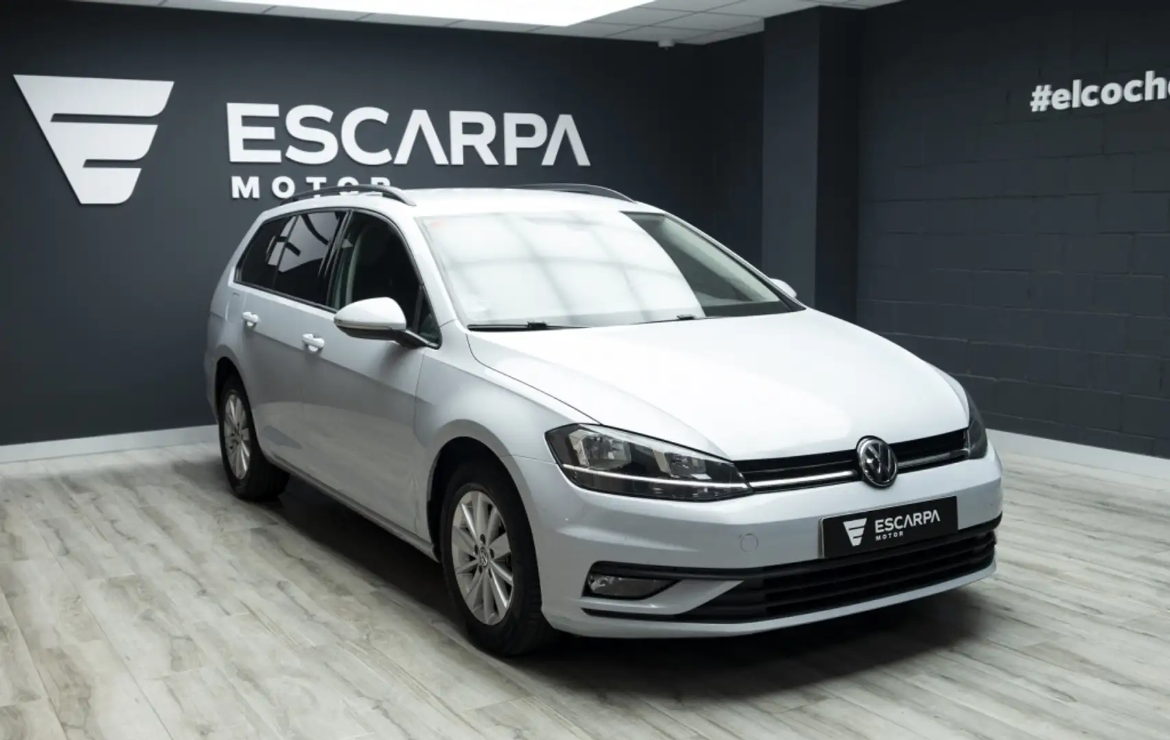 Volkswagen Golf Familiar Manual de 5 Puertas Grau - 1