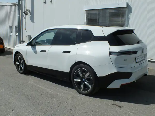 BMW iX xDrive50 Ansicht 9