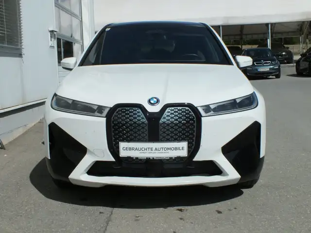 BMW iX xDrive50 Ansicht 11