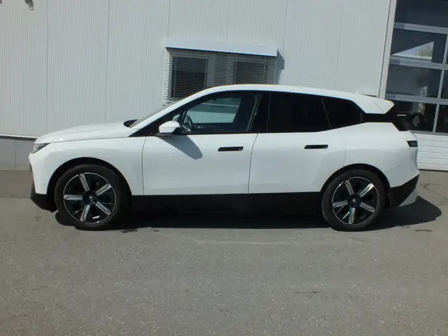 BMW iX xDrive50 Ansicht 12
