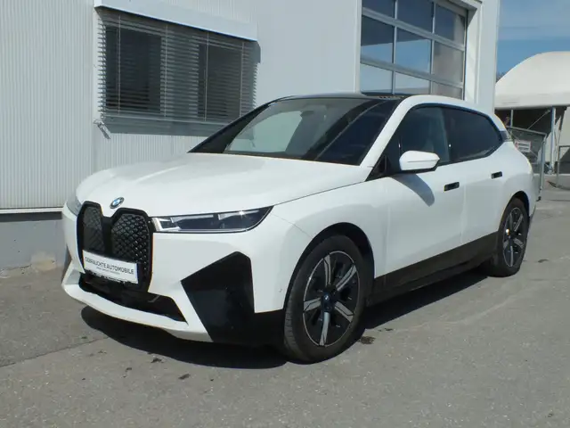 BMW iX xDrive50 Ansicht 1