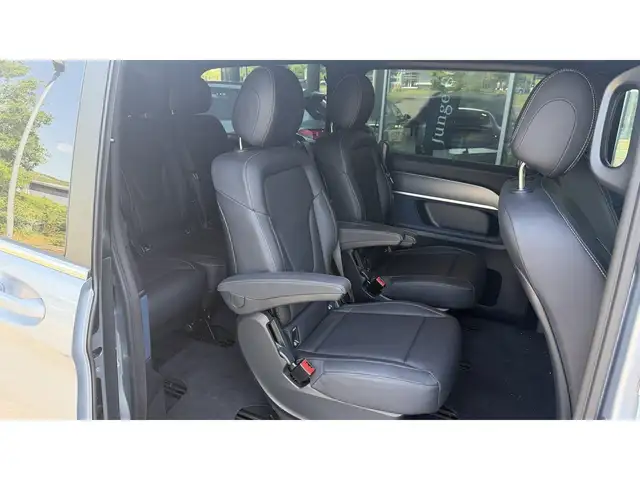 Mercedes-Benz 300 view 11