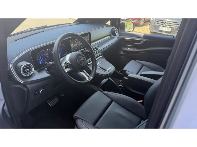 Mercedes-Benz 300 view 8