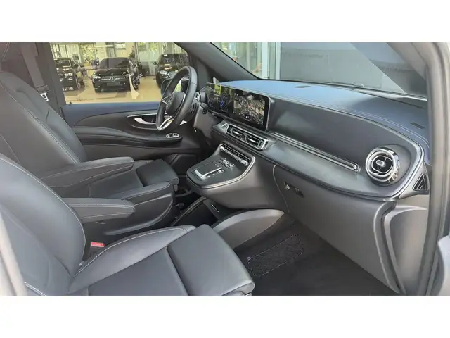 Mercedes-Benz 300 view 10