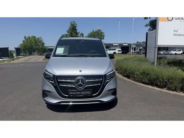 Mercedes-Benz 300 view 2