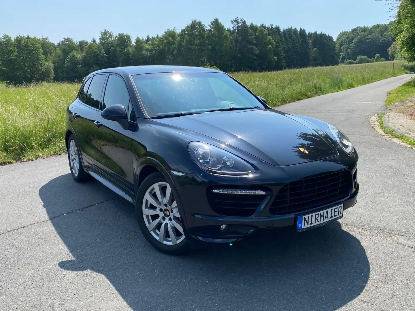 Porsche Cayenne CAYENNE GTS, AEROKIT, NAVI, AHK, LEDER, KLAPPE Schwarz - 1