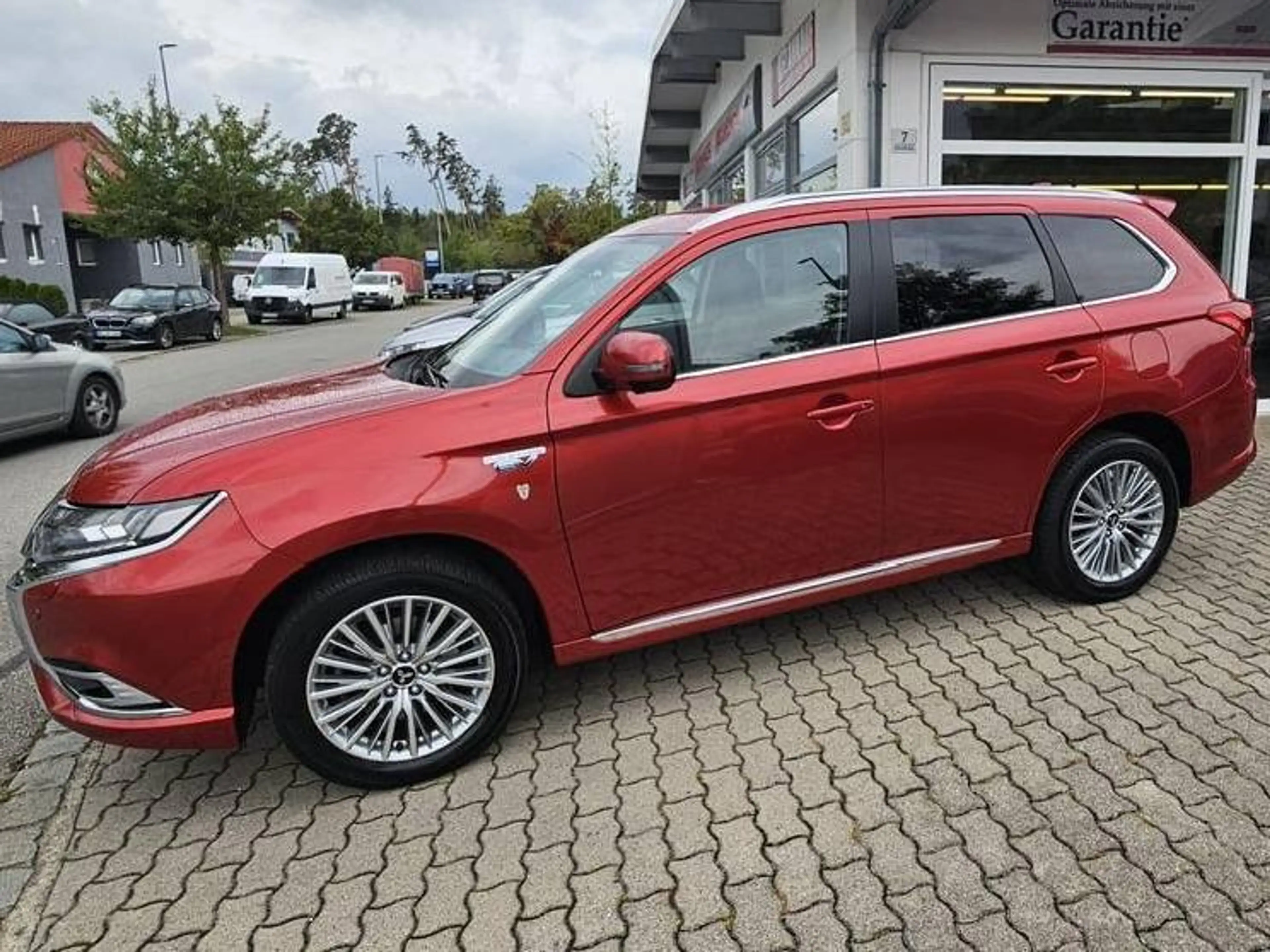 Mitsubishi Outlander PHEV Plus 4WD - 1. Hand - Scheckheftgepflegt -