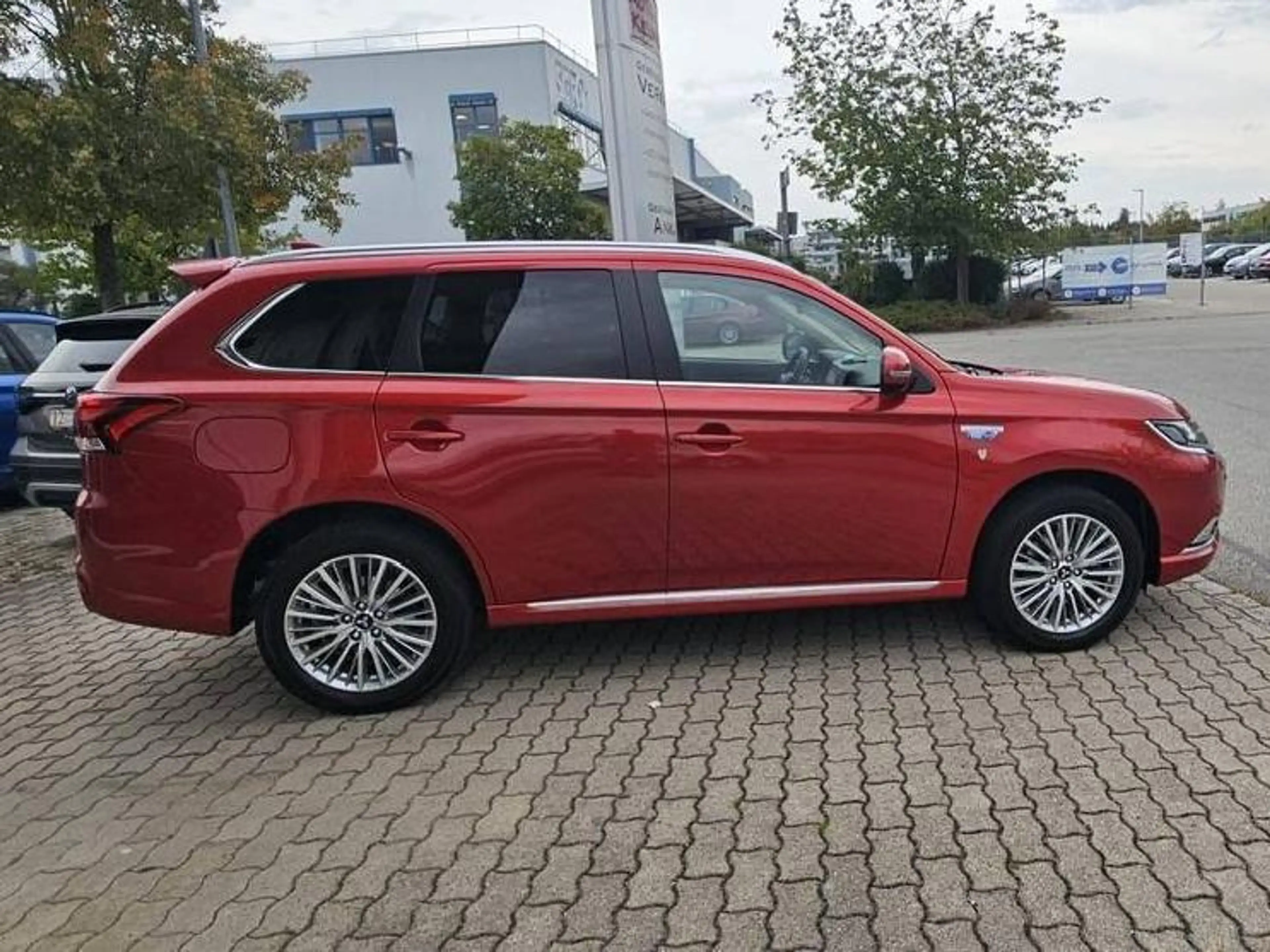 Mitsubishi Outlander PHEV Plus 4WD - 1. Hand - Scheckheftgepflegt - — photo 7