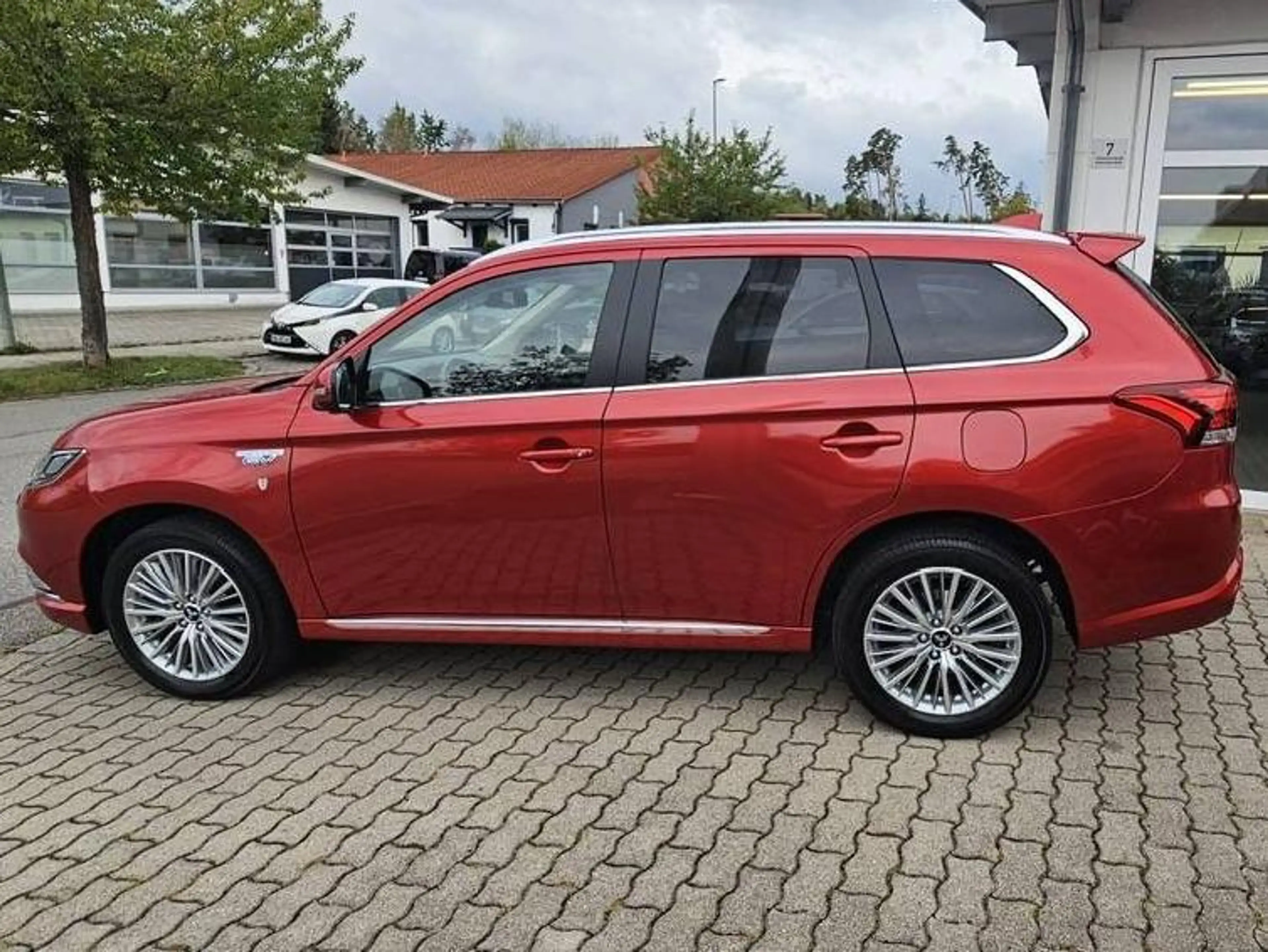 Mitsubishi Outlander PHEV Plus 4WD - 1. Hand - Scheckheftgepflegt - — photo 12