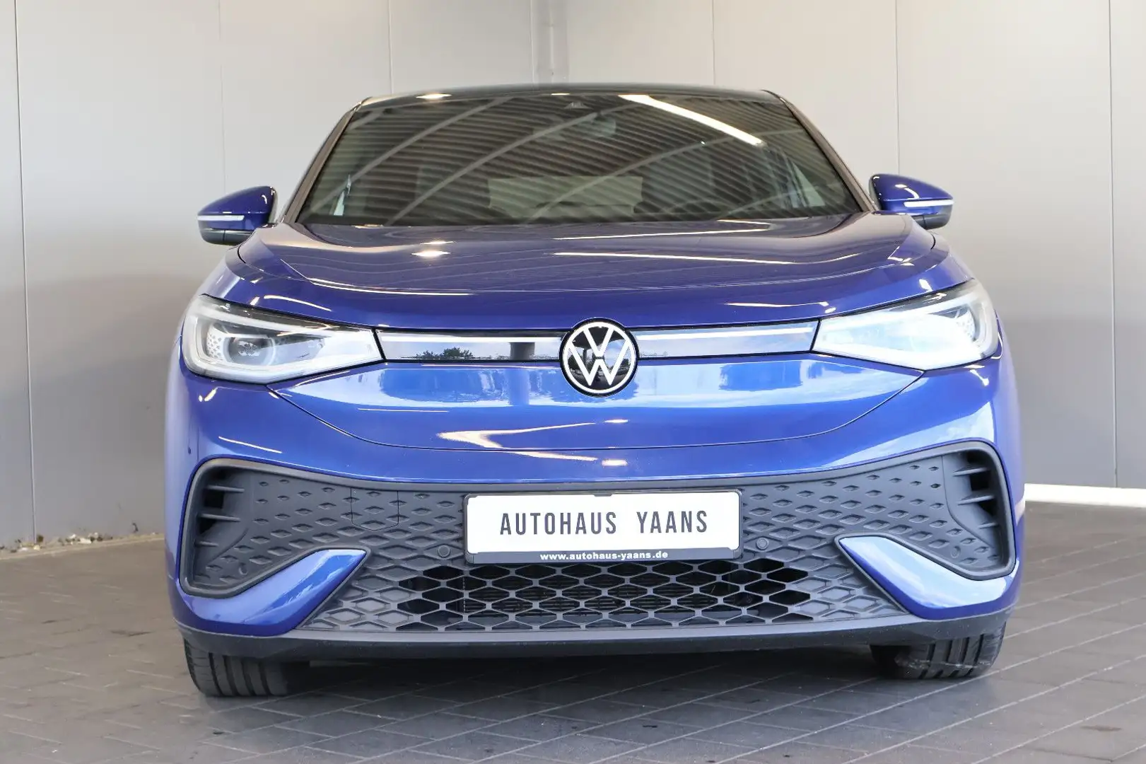 Volkswagen ID.5 Pro Performance WÄRMEPUM.+LED+PANO+AHK Modrá - 2
