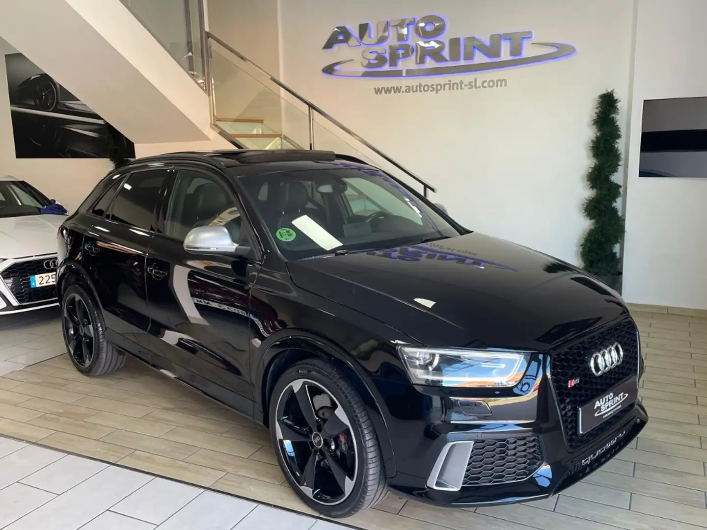 Audi RS Q3 2.5 TFSI quattro S-Tronic Schwarz - 1