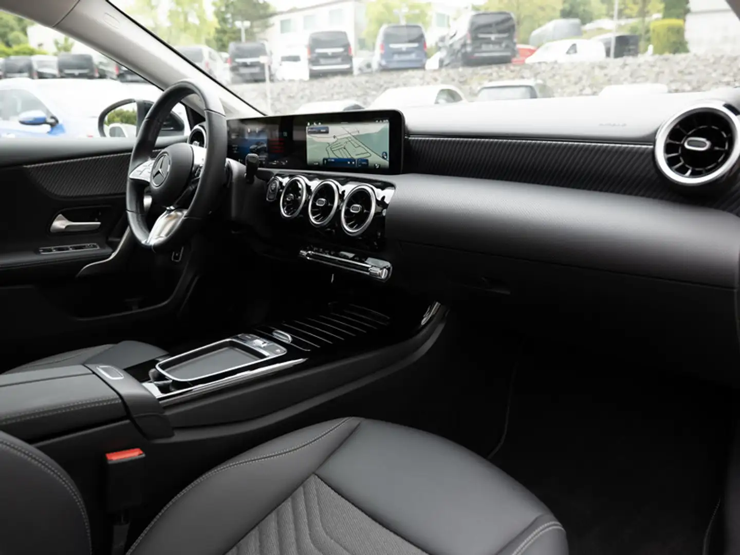 Mercedes-Benz A 250 e Limo Progressive/LED/Cam/Pano/Distr/17' Negru - 2