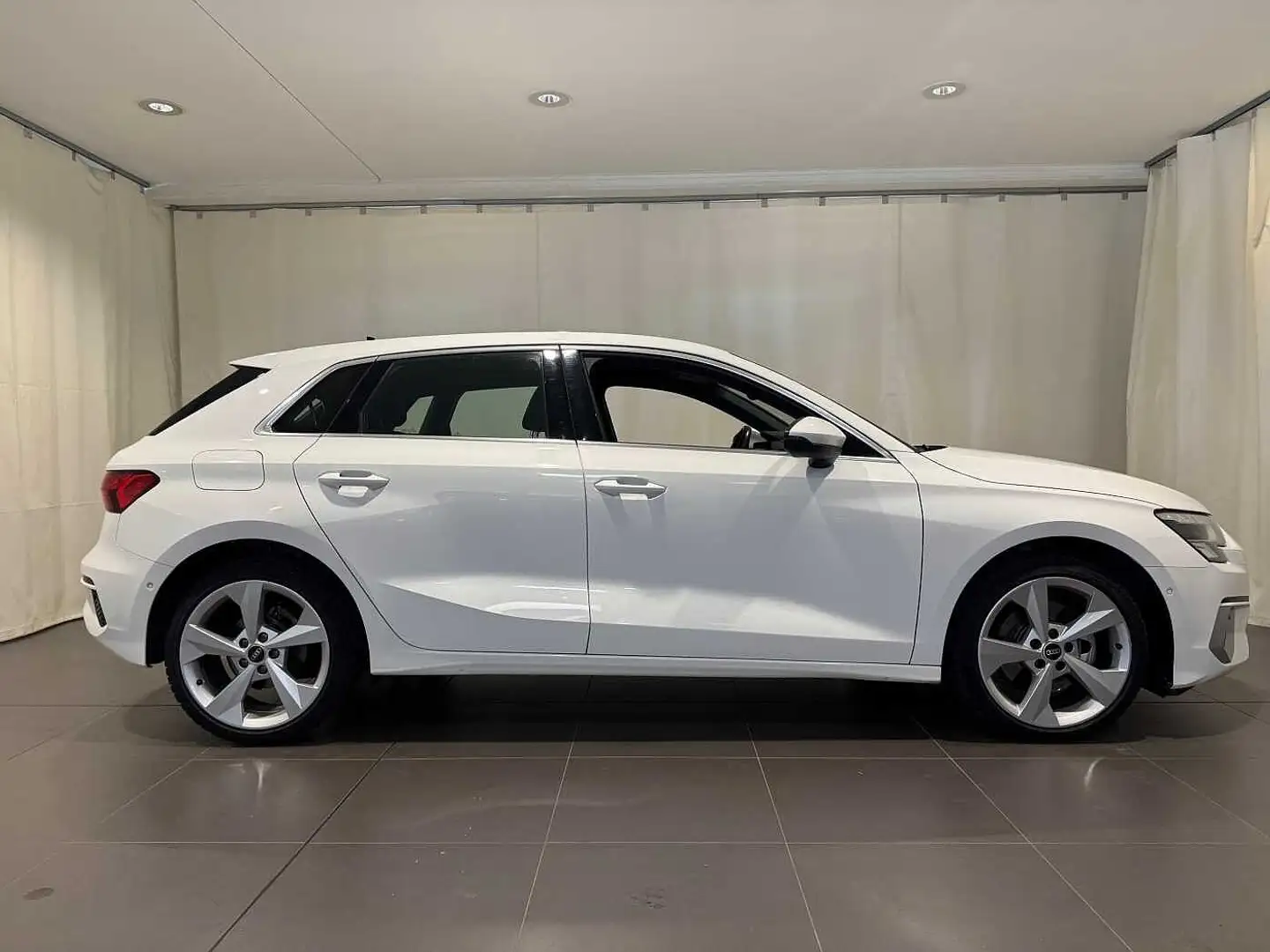Audi A3 4ª serie SPB 30 g-tron S tronic Business Advanced Bianco - 2