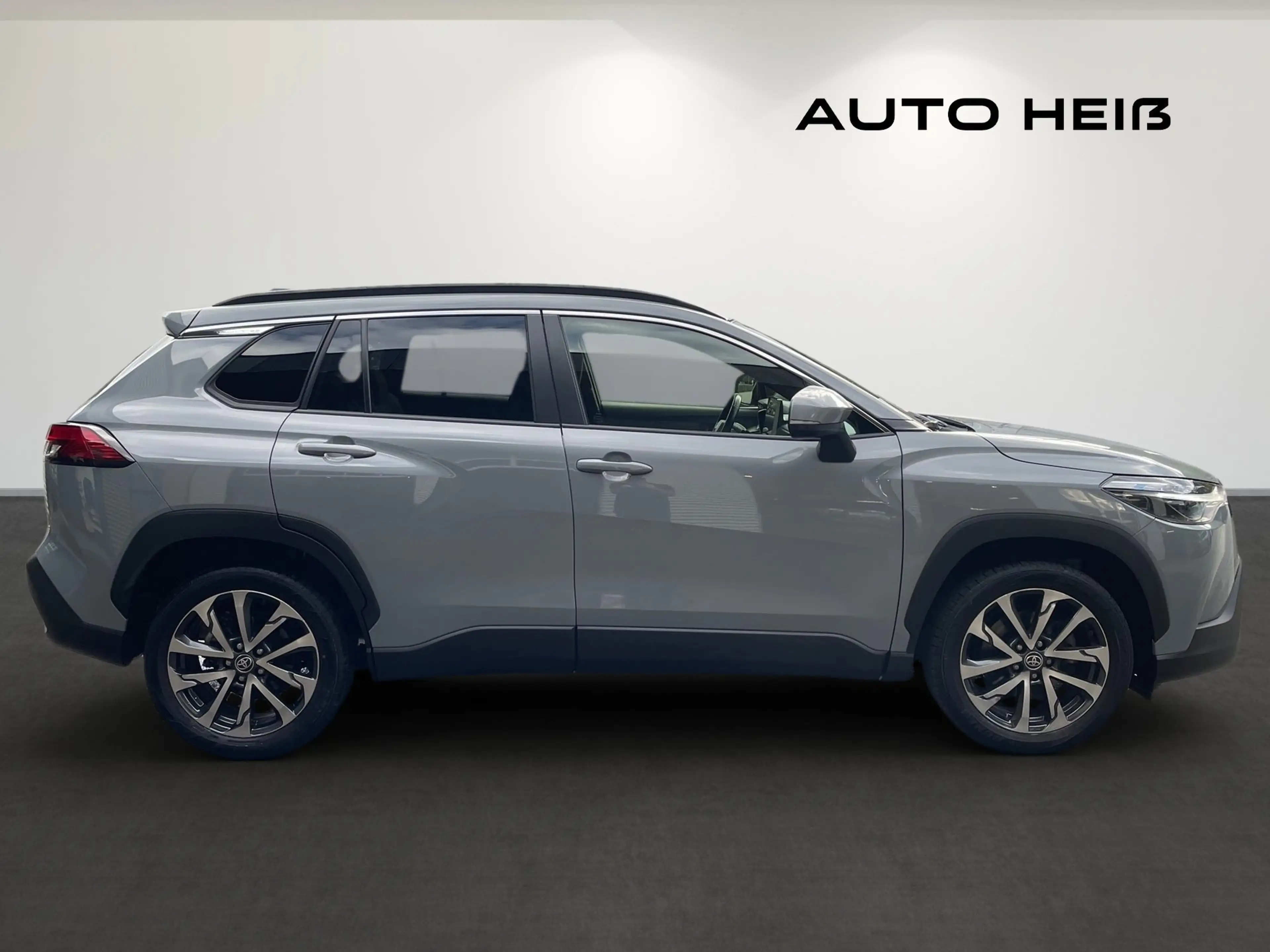 Toyota Corolla Cross Hybrid AWD Design *8-fach — photo 4