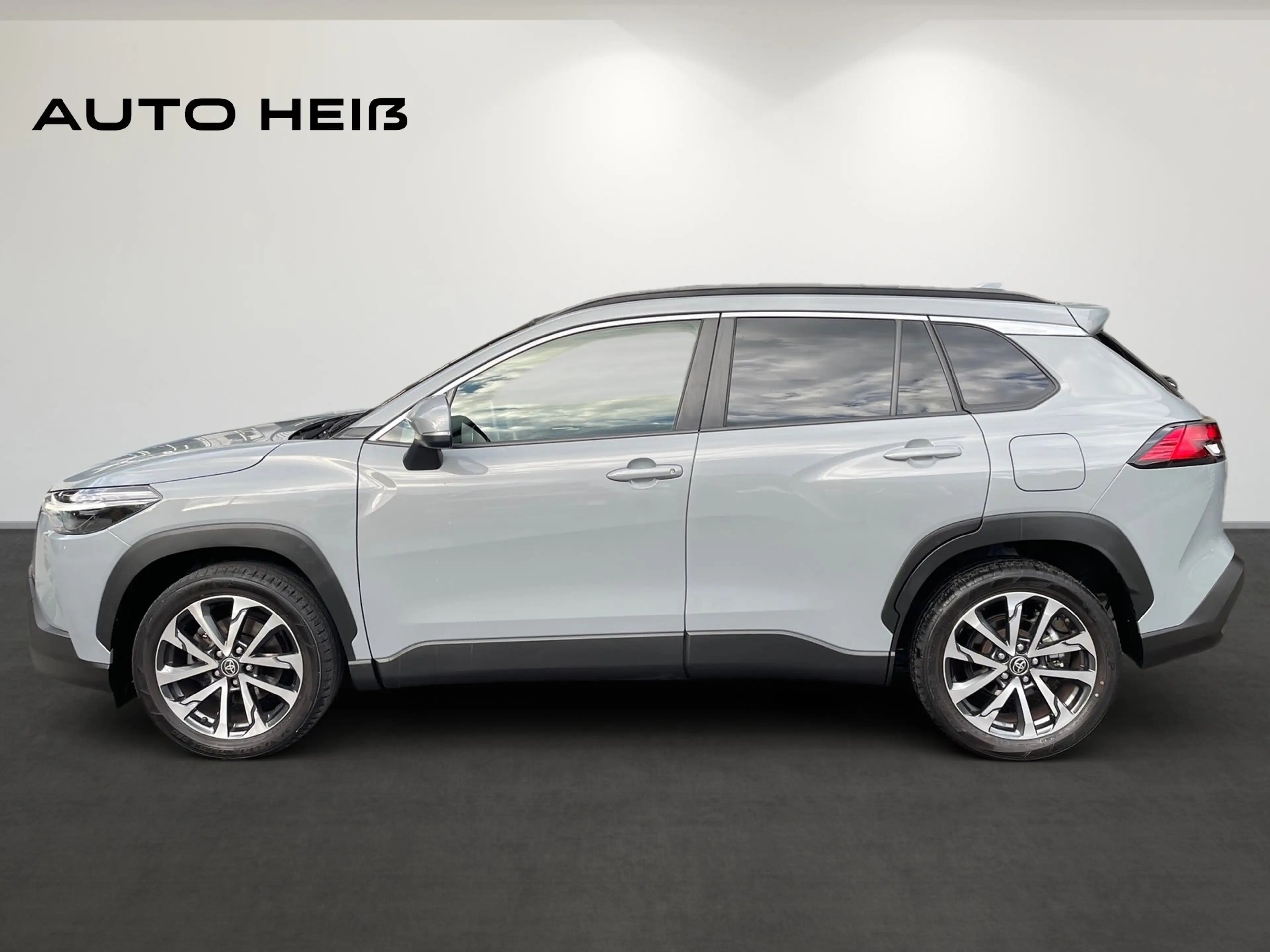 Toyota Corolla Cross Hybrid AWD Design *8-fach — photo 8