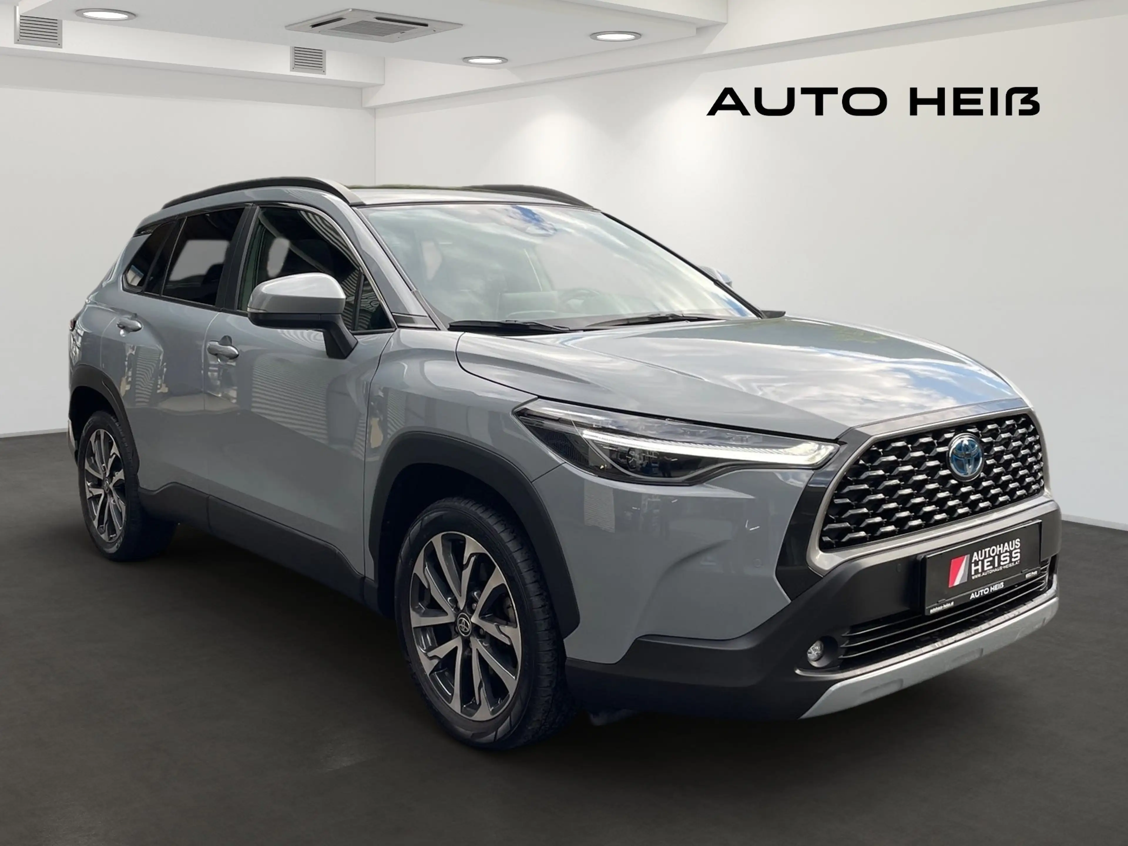 Toyota Corolla Cross Hybrid AWD Design *8-fach — photo 3