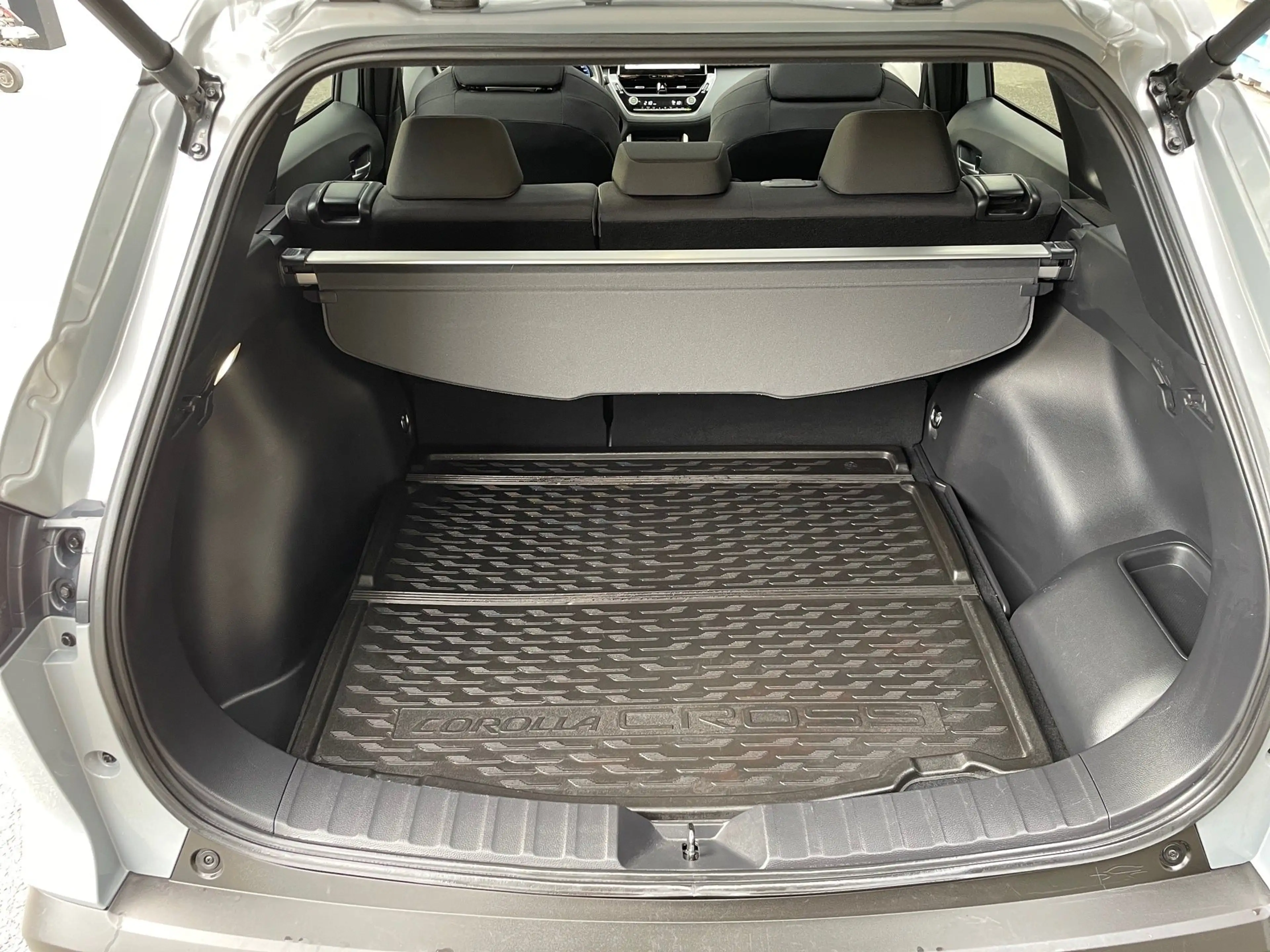 Toyota Corolla Cross Hybrid AWD Design *8-fach — photo 10