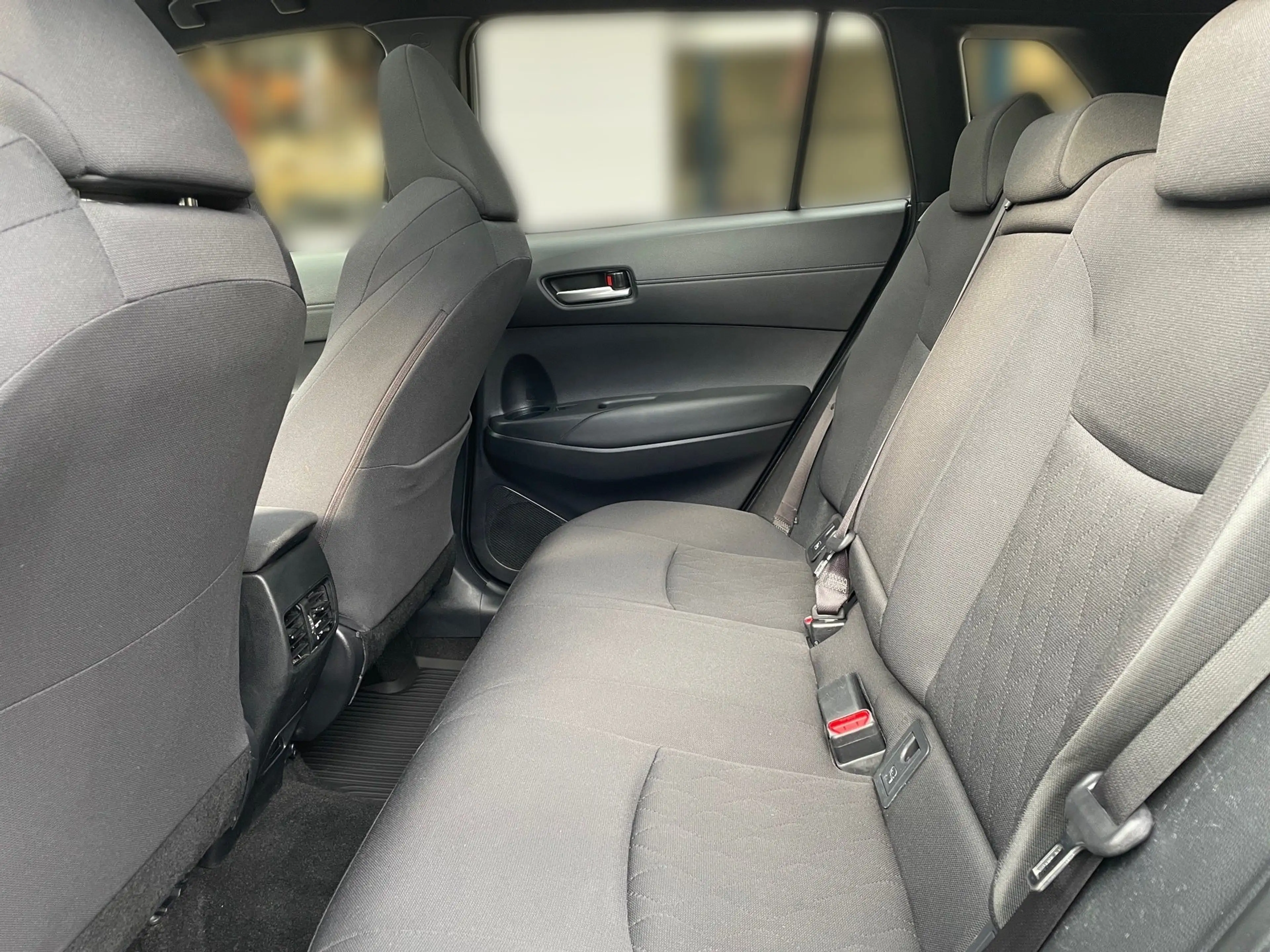 Toyota Corolla Cross Hybrid AWD Design *8-fach — photo 13