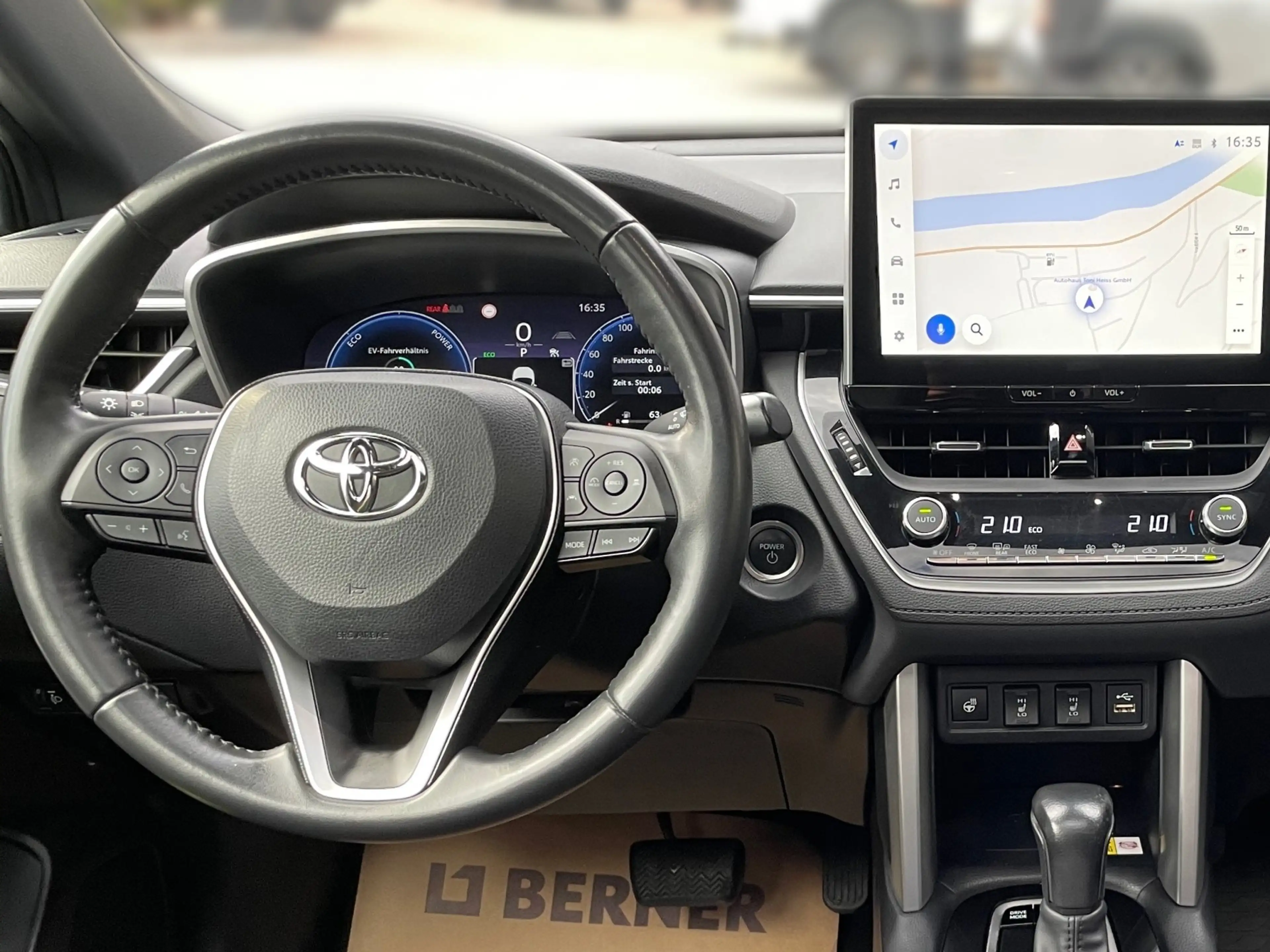 Toyota Corolla Cross Hybrid AWD Design *8-fach — photo 14