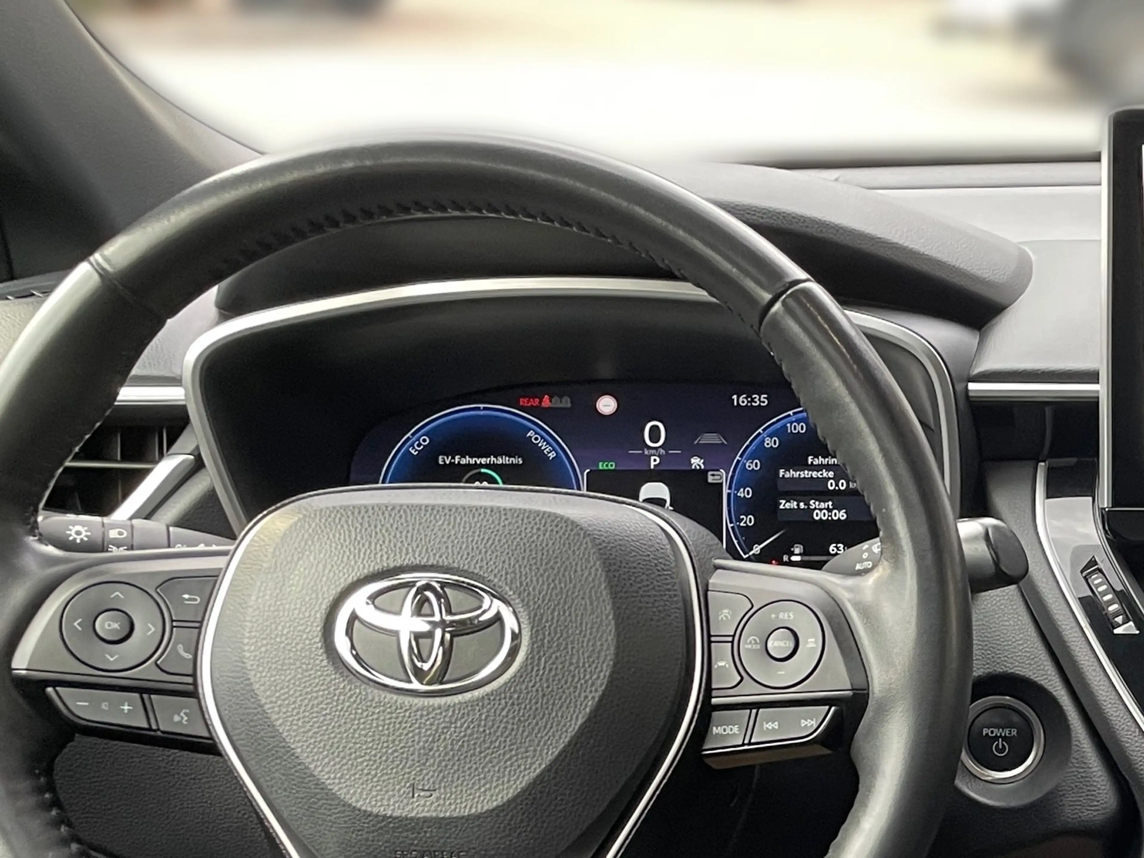 Toyota Corolla Cross Hybrid AWD Design *8-fach — photo 12