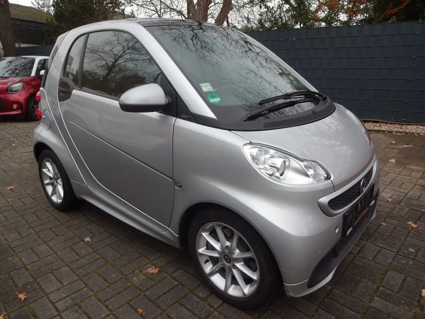 smart forTwo coupe,Servo,Navi,Sitzheizung ,Pano,Klima Срібний - 2