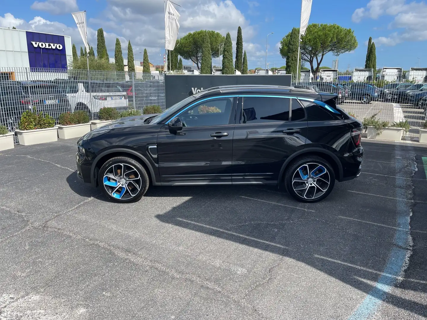 Lynk & Co 01 01 PHEV Schwarz - 2