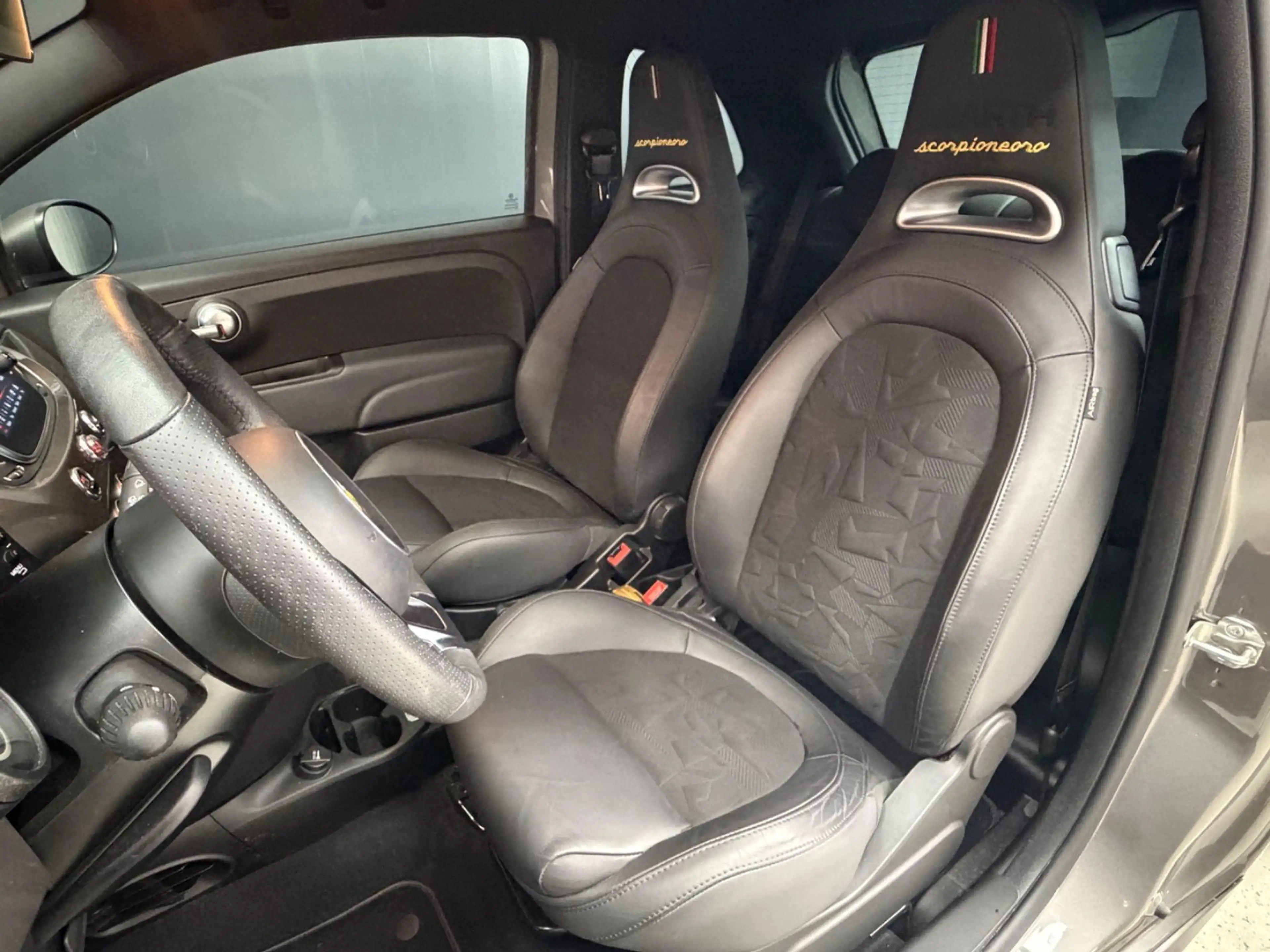 Abarth 595 1.4 Scorpioneoro ONEof2000 Limited EDITON — photo 14