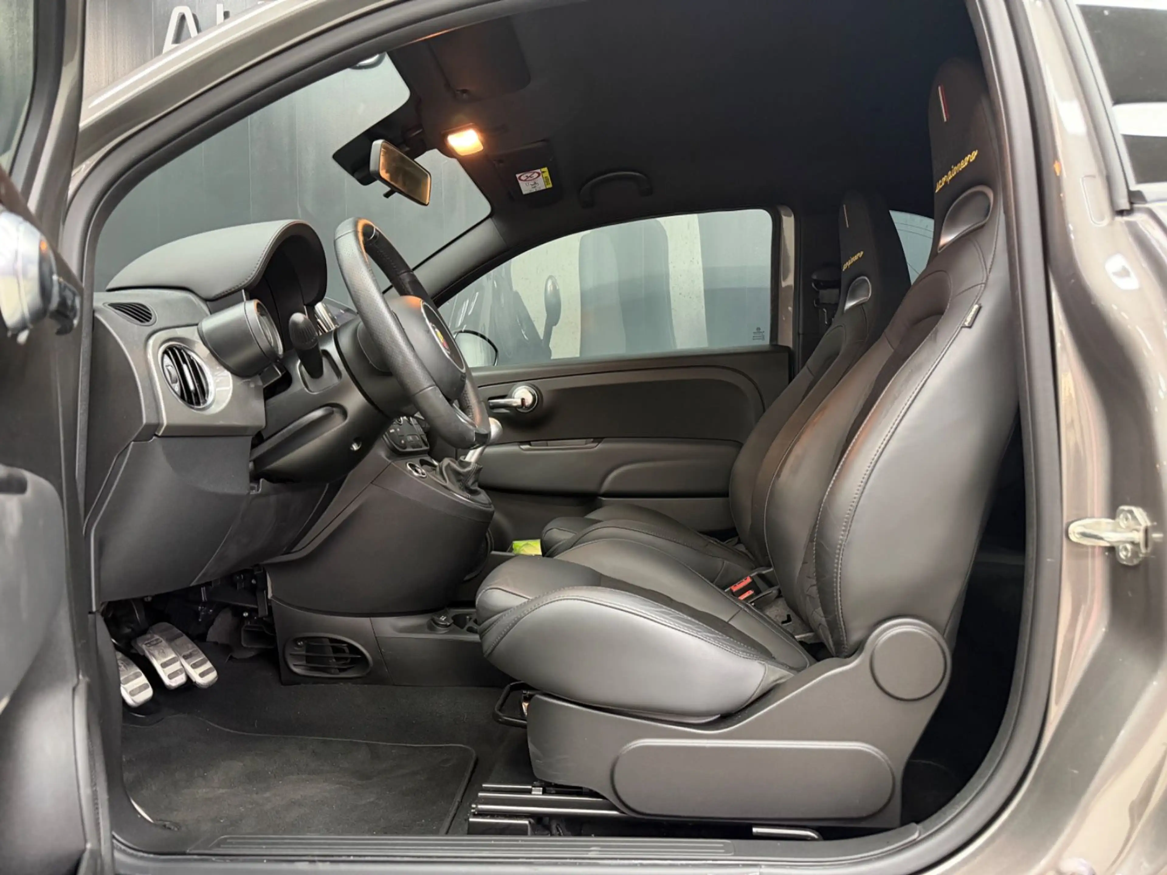 Abarth 595 1.4 Scorpioneoro ONEof2000 Limited EDITON — photo 13